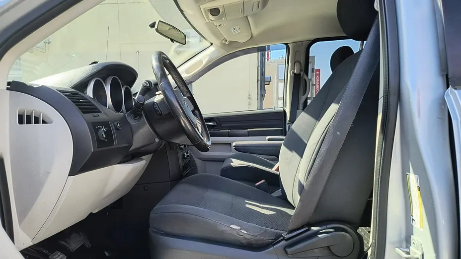 DODGE Caravan -