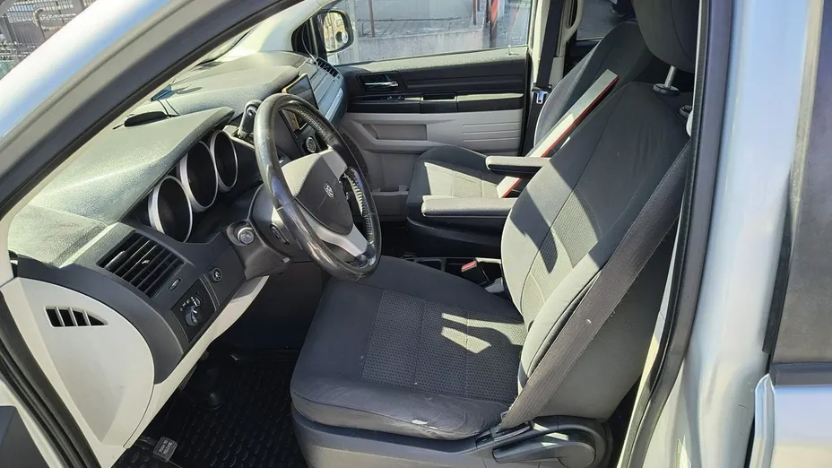 DODGE Caravan -
