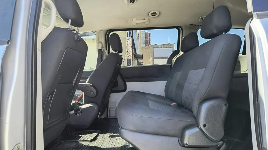 DODGE Caravan -