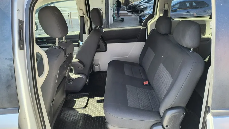 DODGE Caravan -