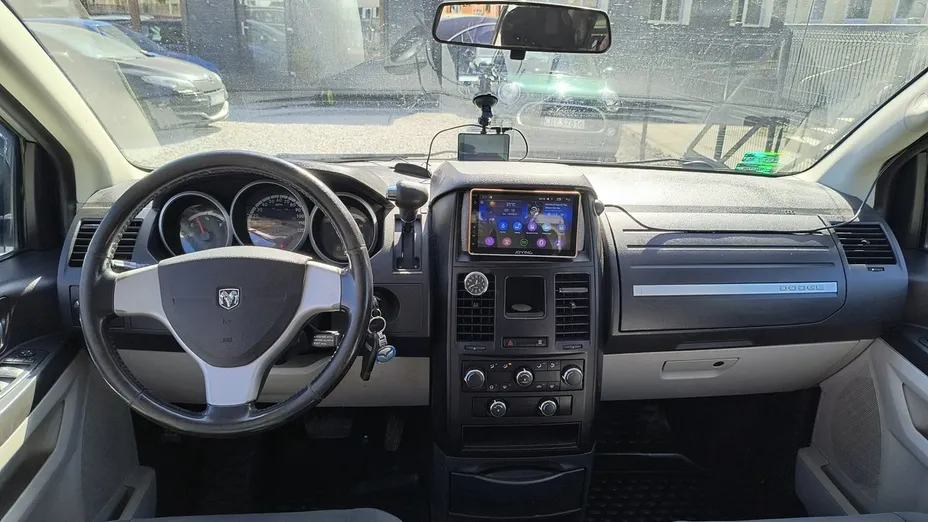 DODGE Caravan -