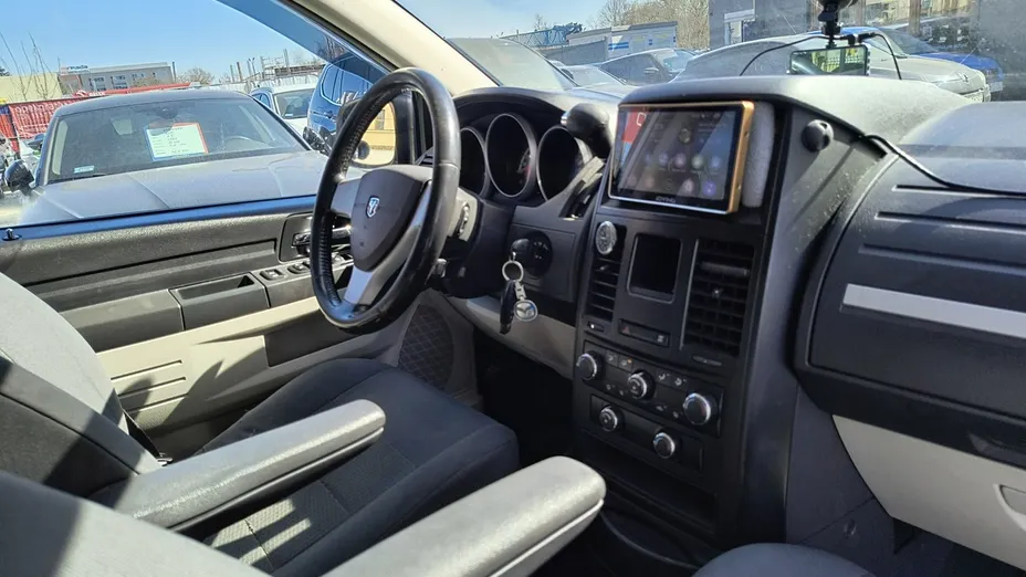 DODGE Caravan -
