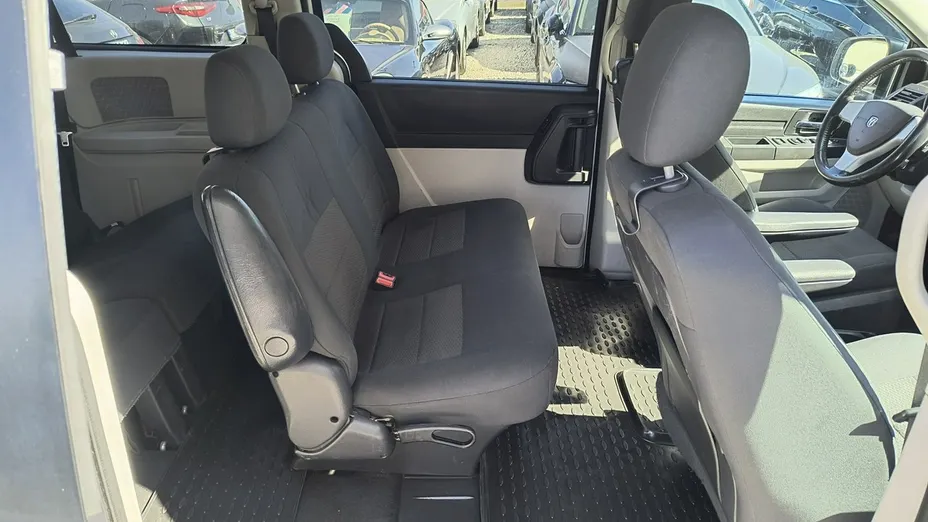 DODGE Caravan -