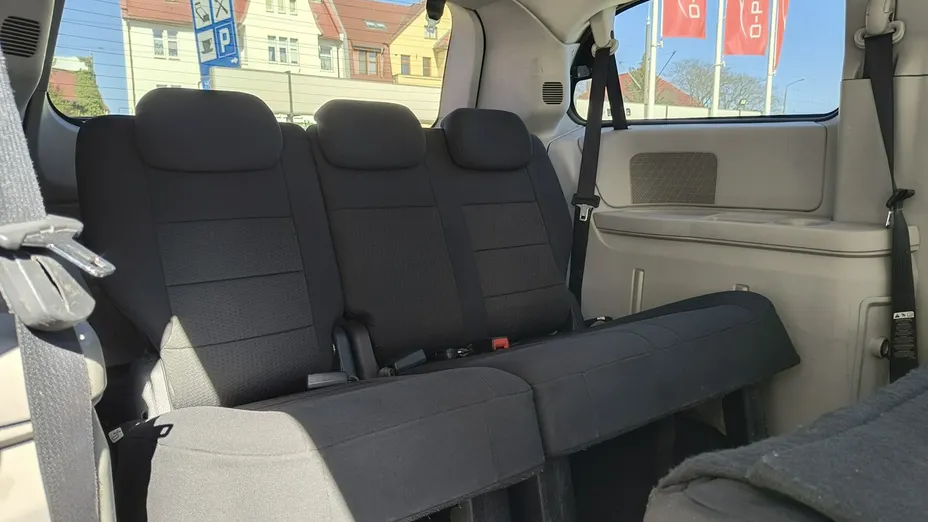 DODGE Caravan -