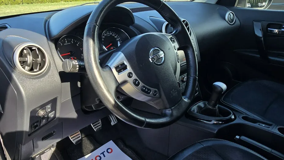 NISSAN Qashqai -