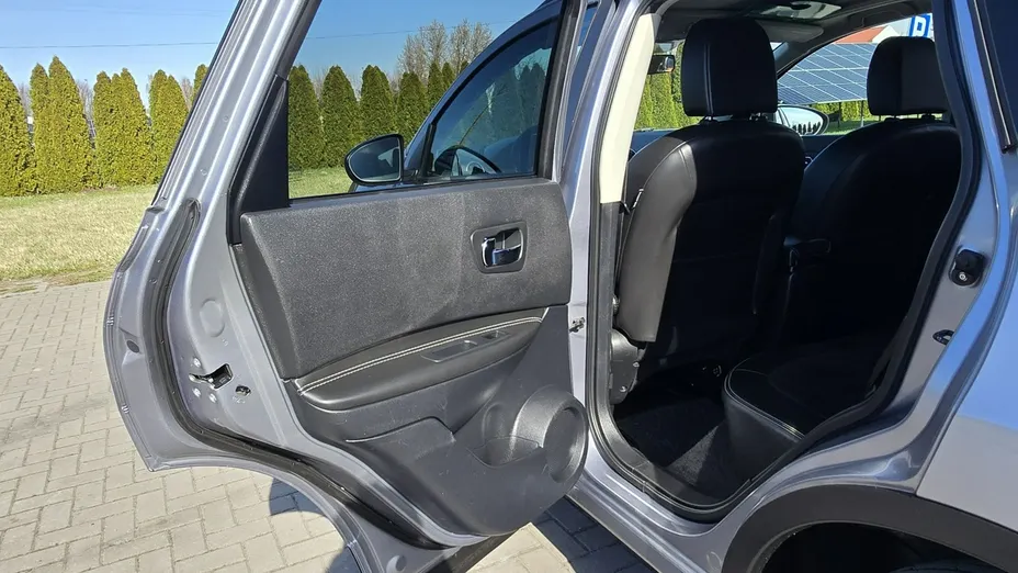 NISSAN Qashqai -