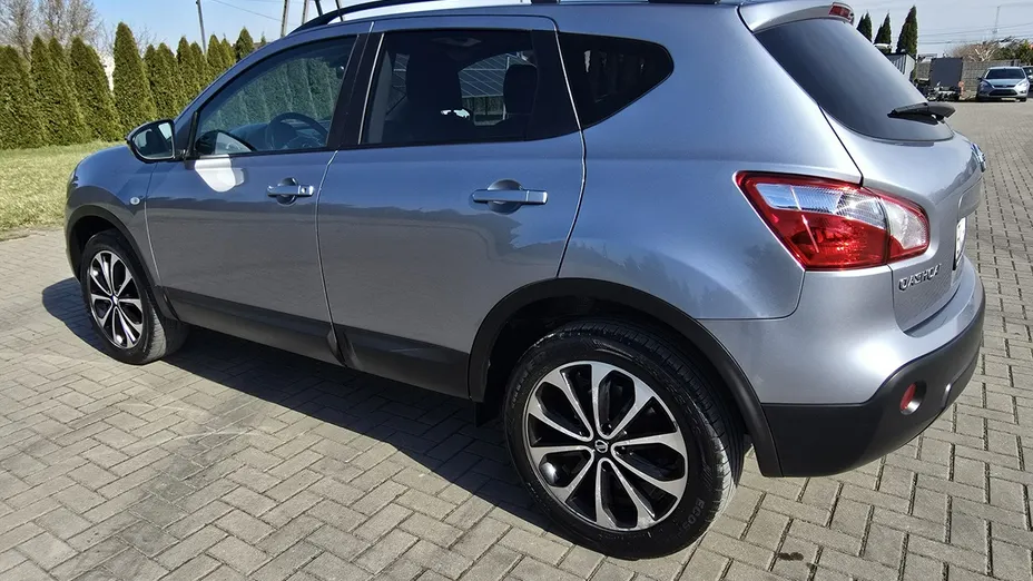 NISSAN Qashqai -