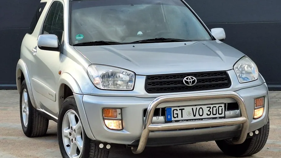 TOYOTA RAV4 -
