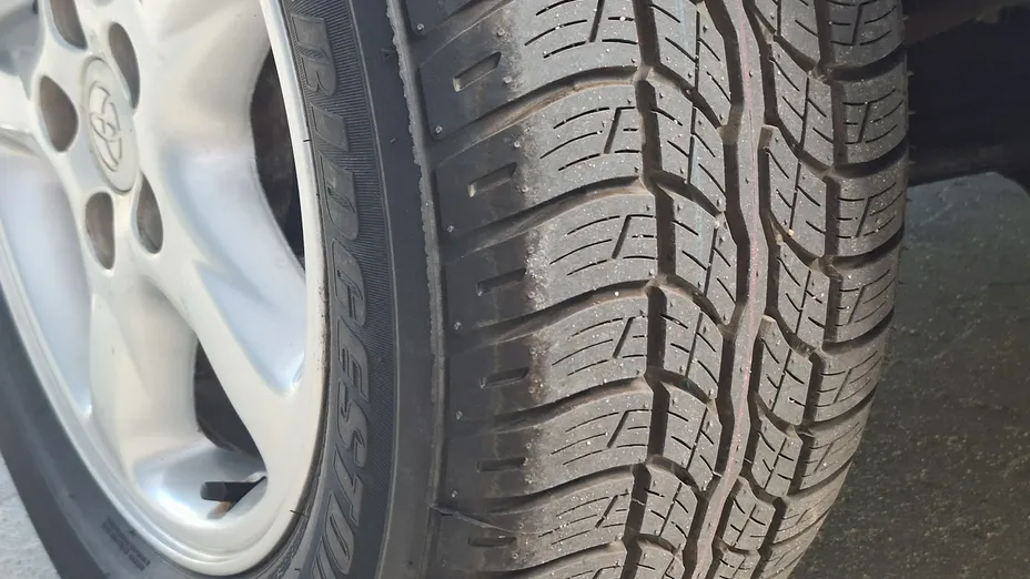 TOYOTA RAV4 -