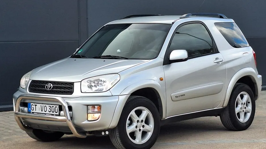 TOYOTA RAV4 -