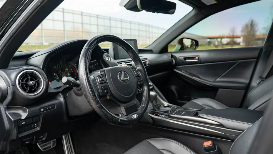 LEXUS IS -