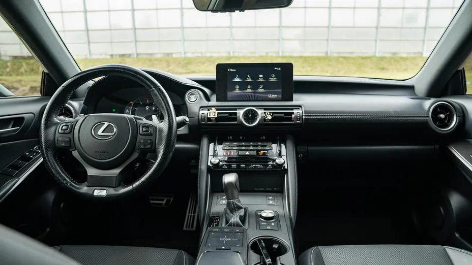 LEXUS IS -