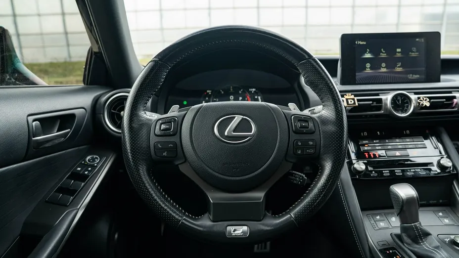 LEXUS IS -