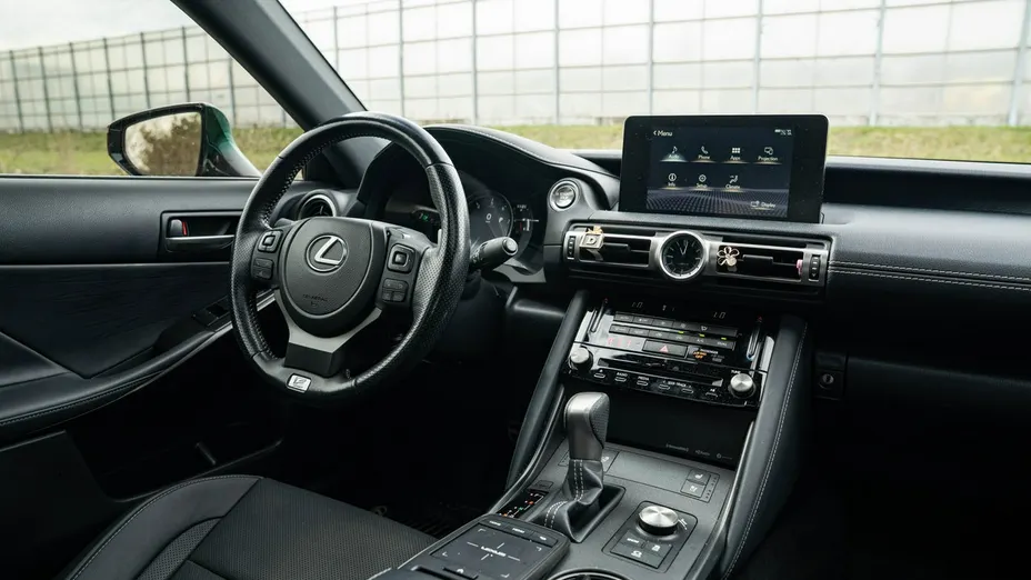 LEXUS IS -