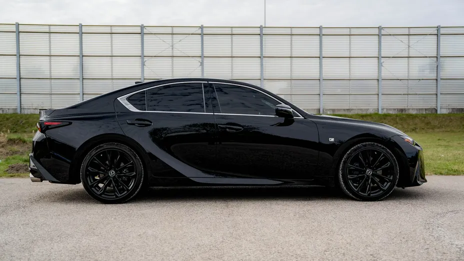 LEXUS IS -