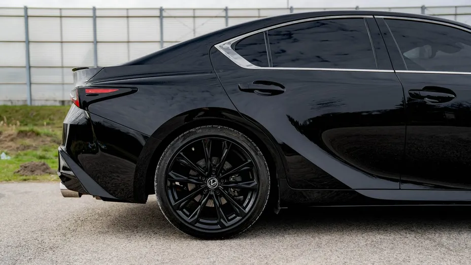LEXUS IS -