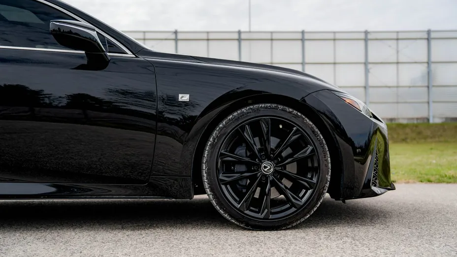LEXUS IS -