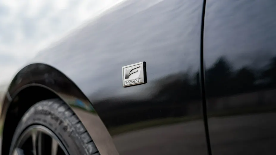 LEXUS IS -