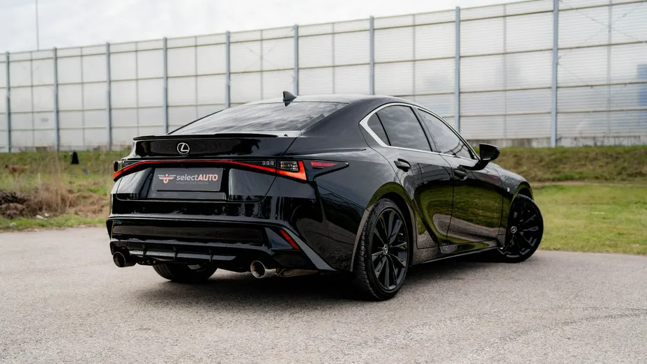 LEXUS IS -