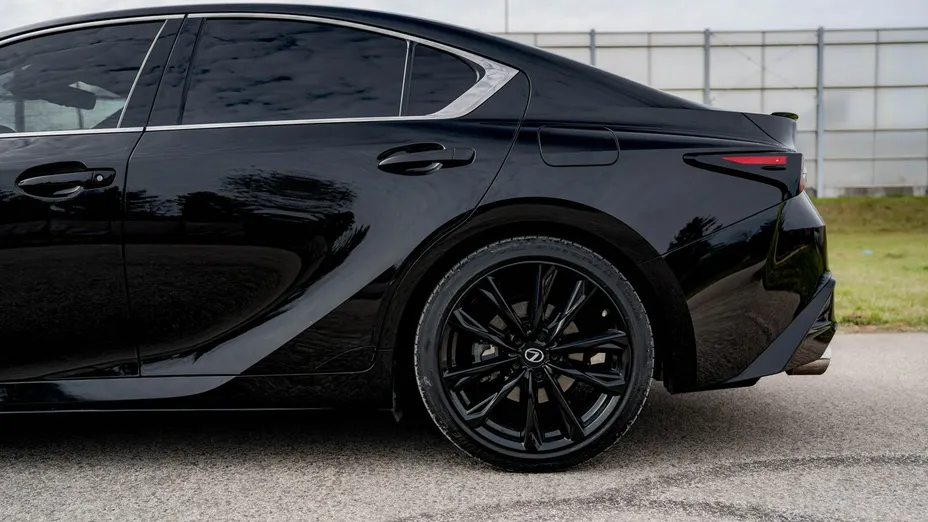 LEXUS IS -