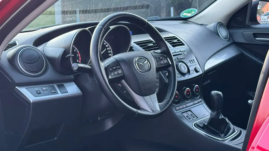 MAZDA 3 -