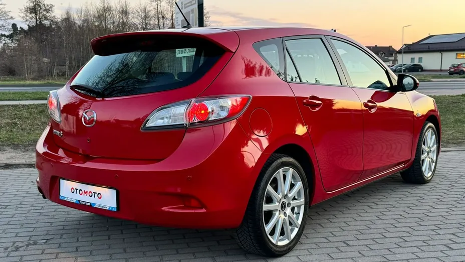 MAZDA 3 -