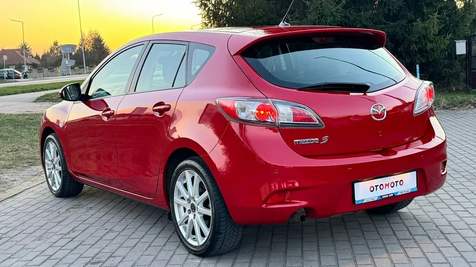 MAZDA 3 -