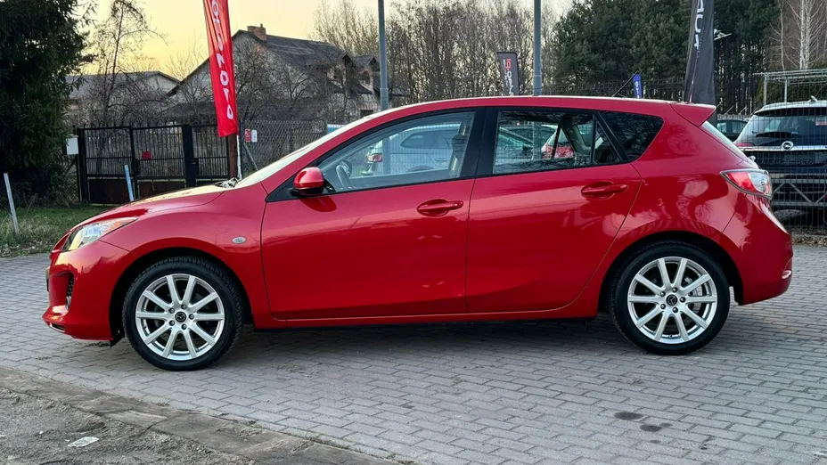 MAZDA 3 -
