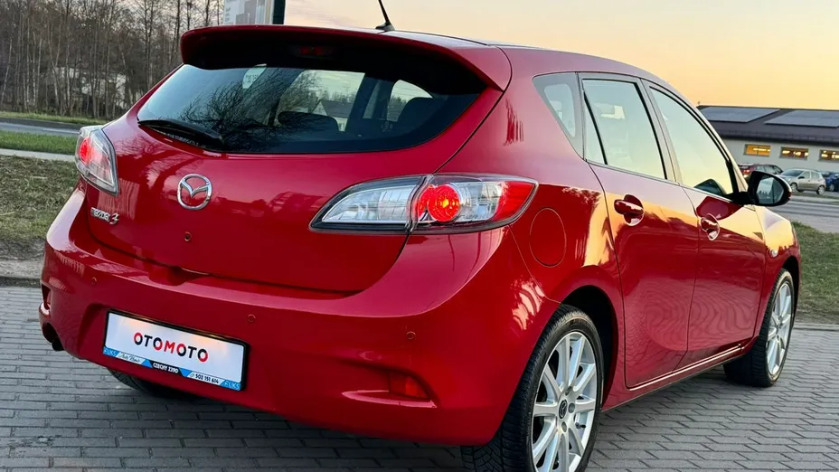 MAZDA 3 -