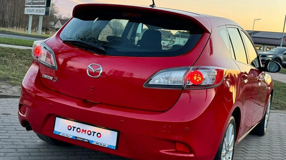 MAZDA 3 -