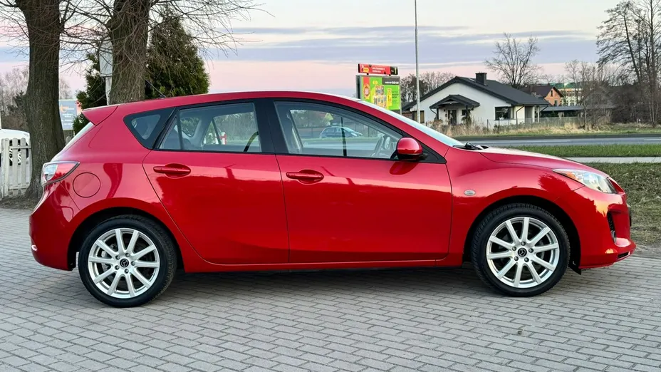 MAZDA 3 -