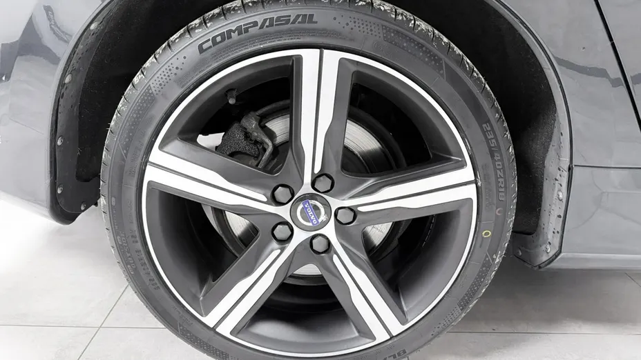 VOLVO V60 -