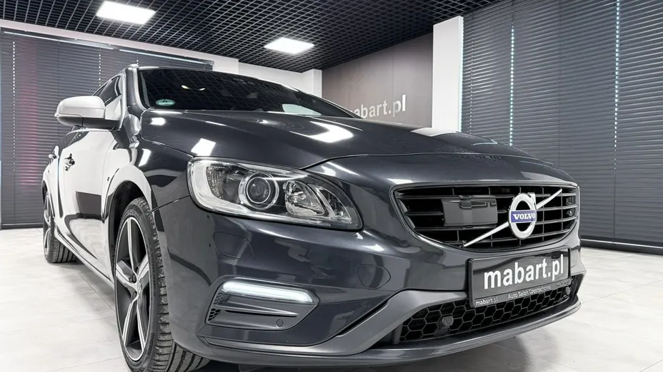 VOLVO V60 -