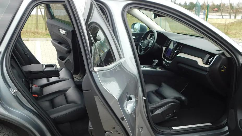 VOLVO XC60 -