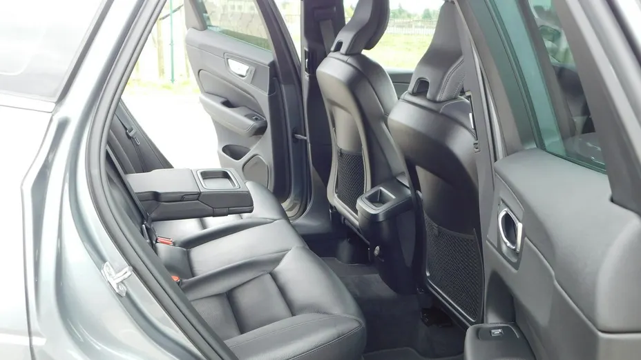 VOLVO XC60 -