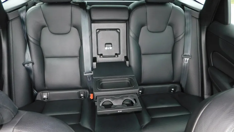 VOLVO XC60 -