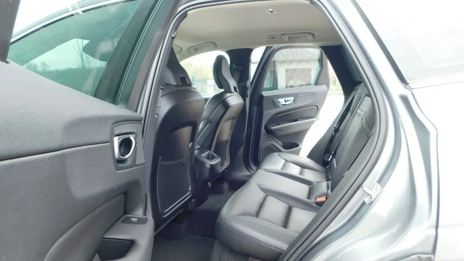 VOLVO XC60 -