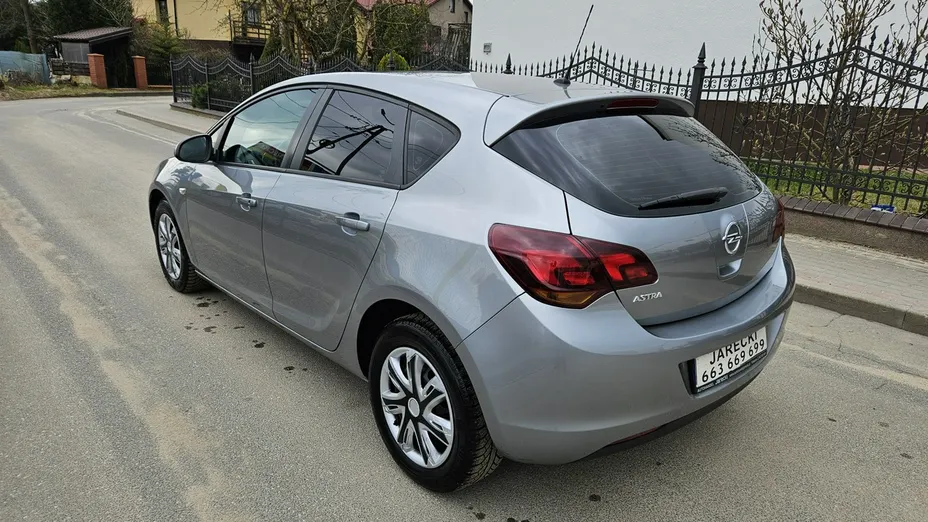 OPEL Astra -