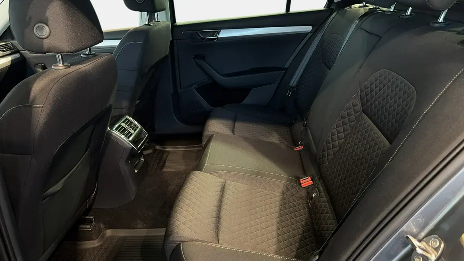 SKODA Superb -