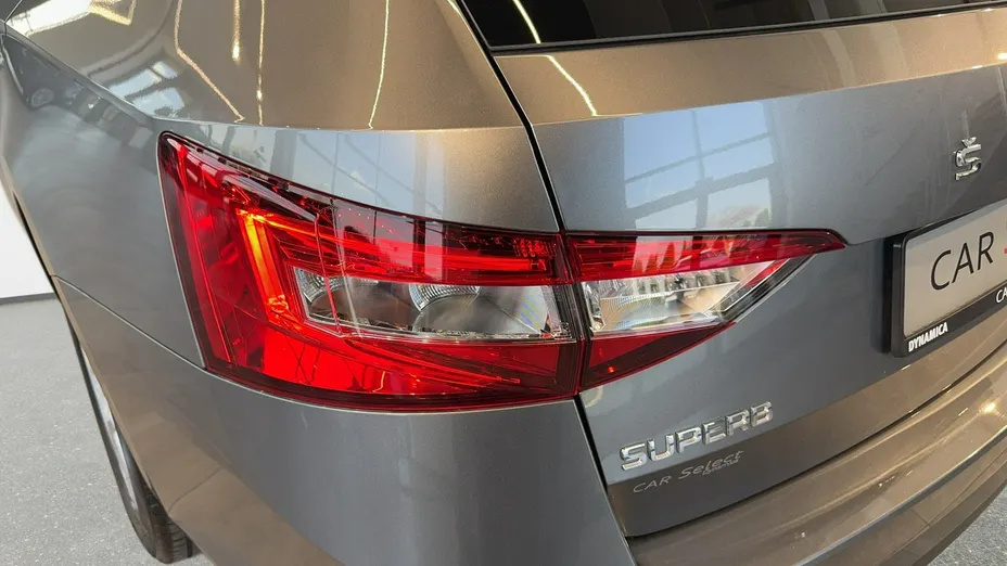 SKODA Superb -