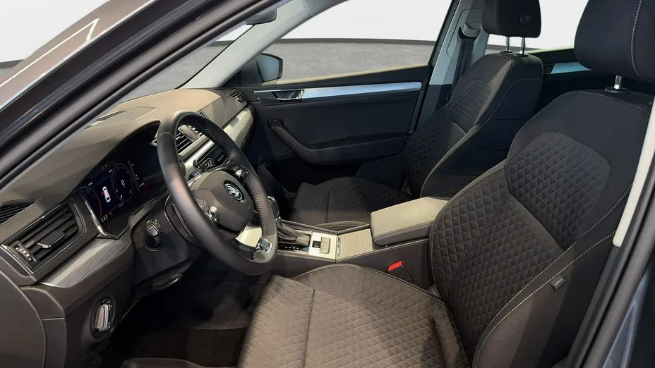SKODA Superb -