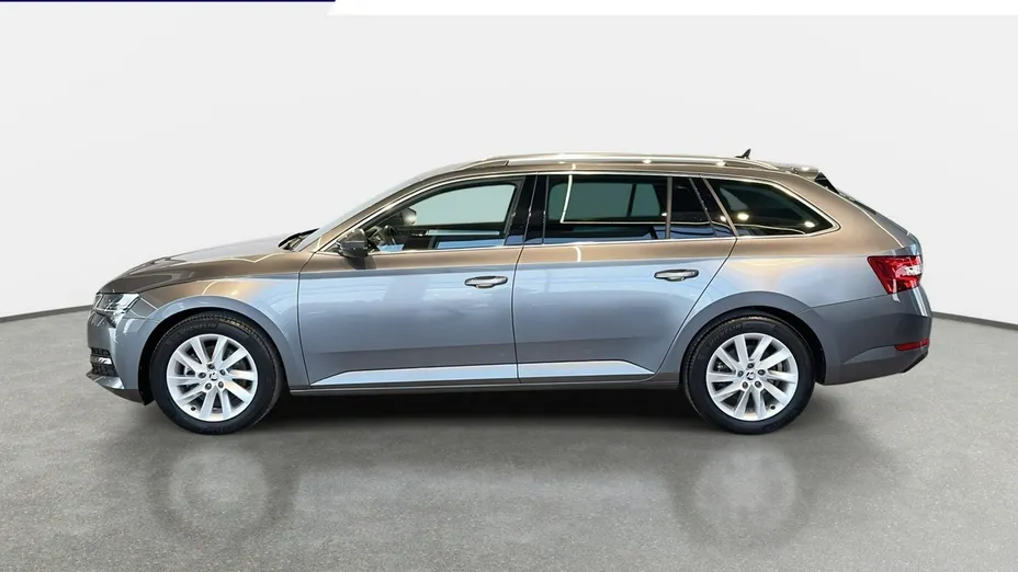SKODA Superb -