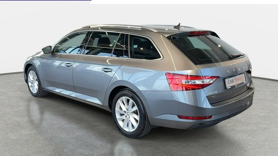 SKODA Superb -