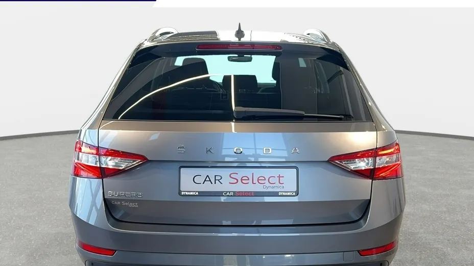 SKODA Superb -