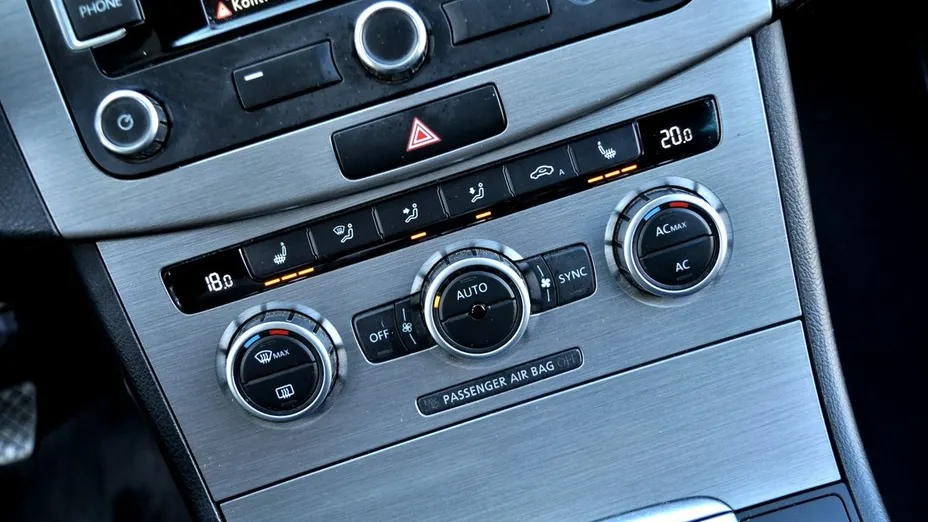 VOLKSWAGEN Passat -