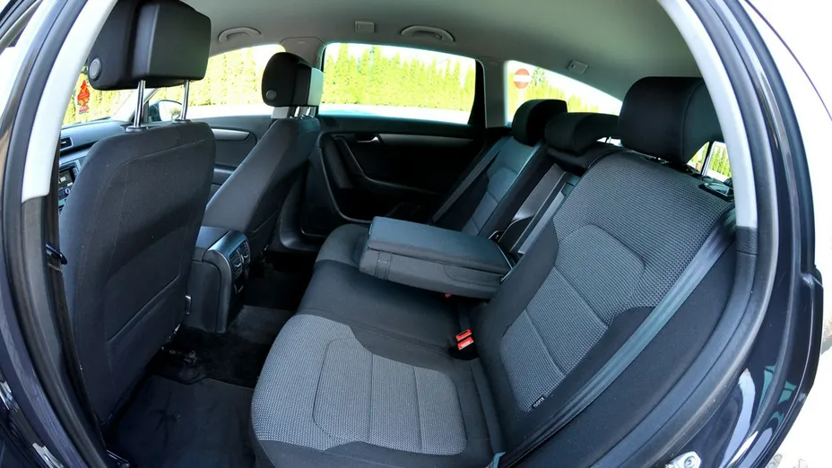 VOLKSWAGEN Passat -
