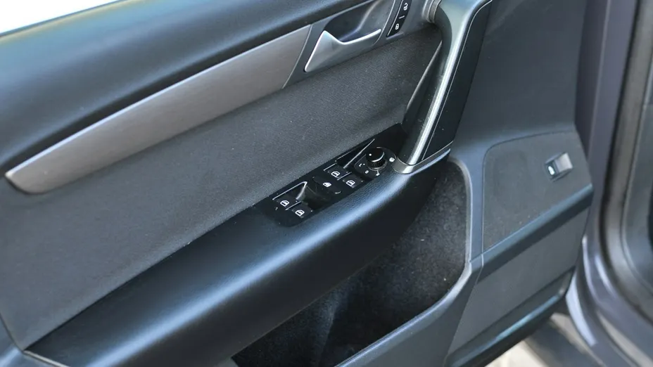 VOLKSWAGEN Passat -