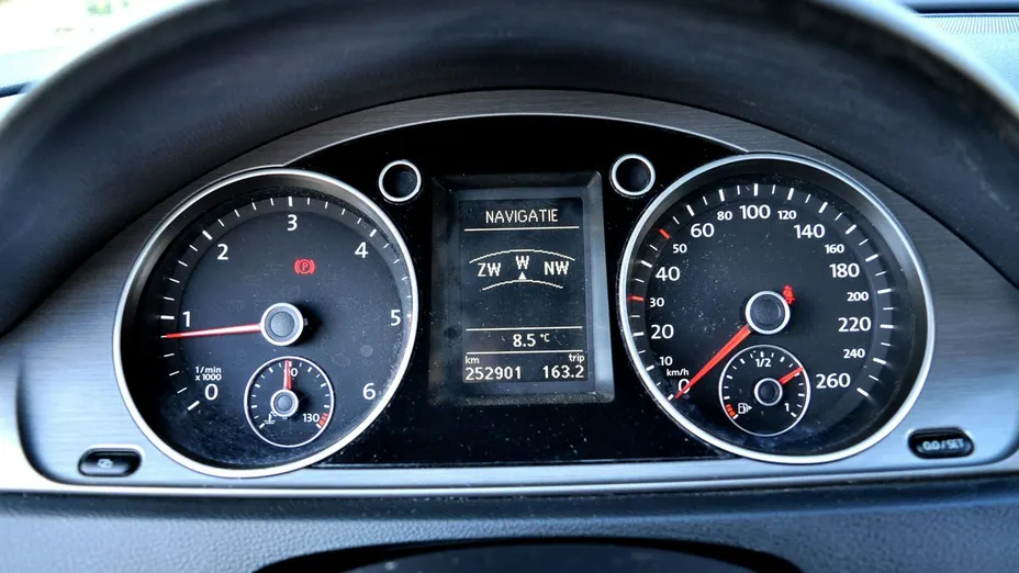 VOLKSWAGEN Passat -