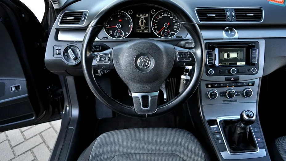 VOLKSWAGEN Passat -