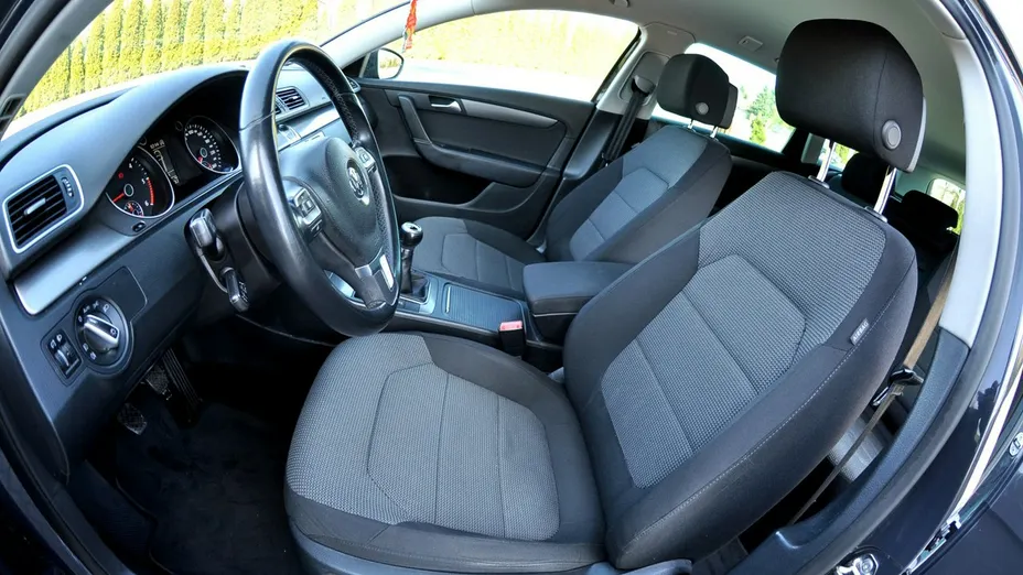 VOLKSWAGEN Passat -